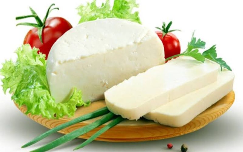 زي المصانع.. طريقة عمل الجبنة البيضاء في البيت بمكونات سهلة وبسيطة وبطعم أحلى من الجاهز وفري فلوسك